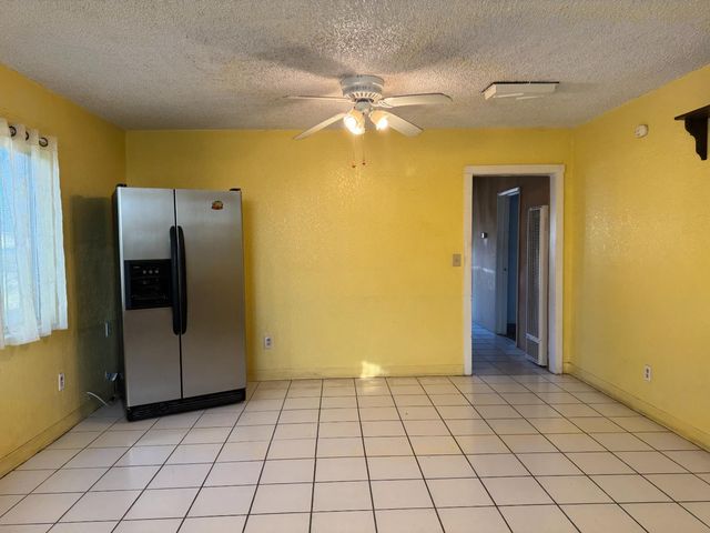 3061 Orchid Avenue, Sanger, CA 93657