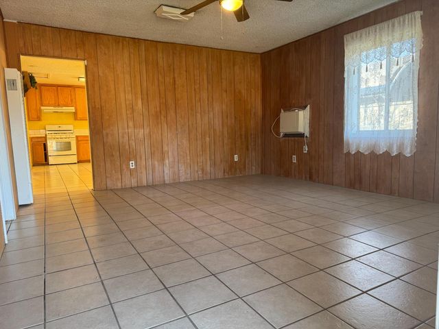 3061 Orchid Avenue, Sanger, CA 93657