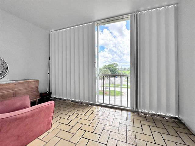 1005 Country Club Drive 404, Margate, FL 33063