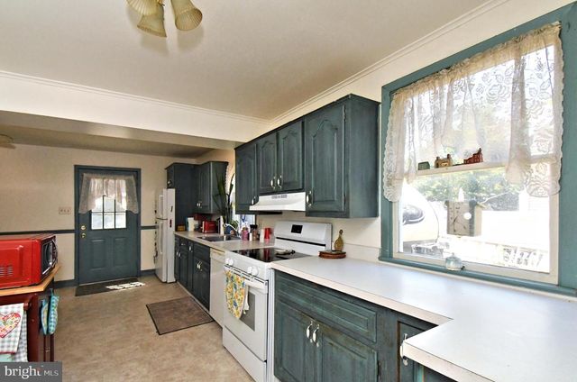 385 E MAGNOLIA DR, Morrisville, PA 19067