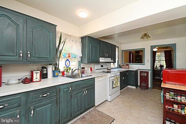 385 E MAGNOLIA DR, Morrisville, PA 19067