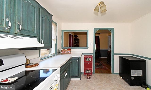 385 E MAGNOLIA DR, Morrisville, PA 19067