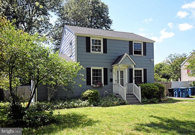 385 E MAGNOLIA DR, Morrisville, PA 19067