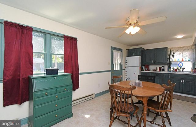 385 E MAGNOLIA DR, Morrisville, PA 19067