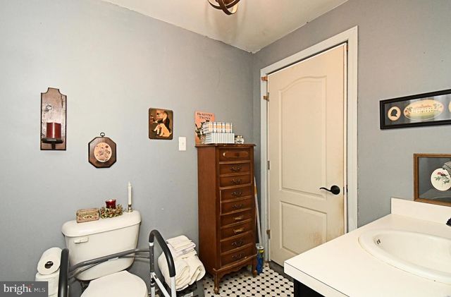 385 E MAGNOLIA DR, Morrisville, PA 19067