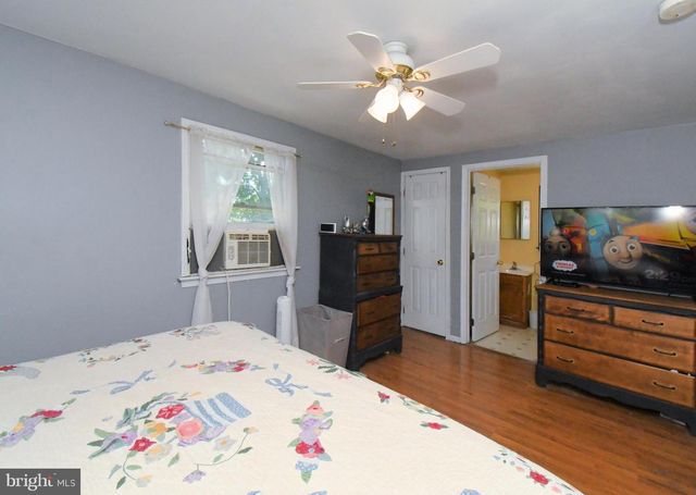 385 E MAGNOLIA DR, Morrisville, PA 19067