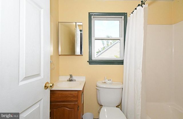 385 E MAGNOLIA DR, Morrisville, PA 19067