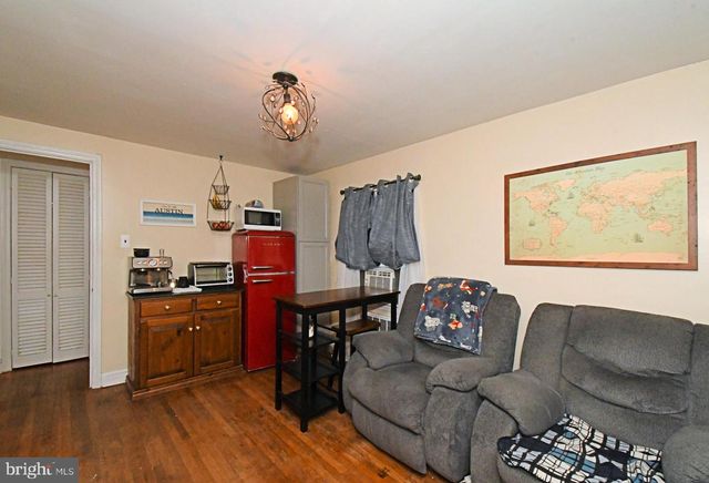 385 E MAGNOLIA DR, Morrisville, PA 19067