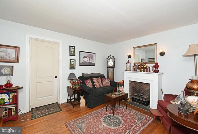 385 E MAGNOLIA DR, Morrisville, PA 19067