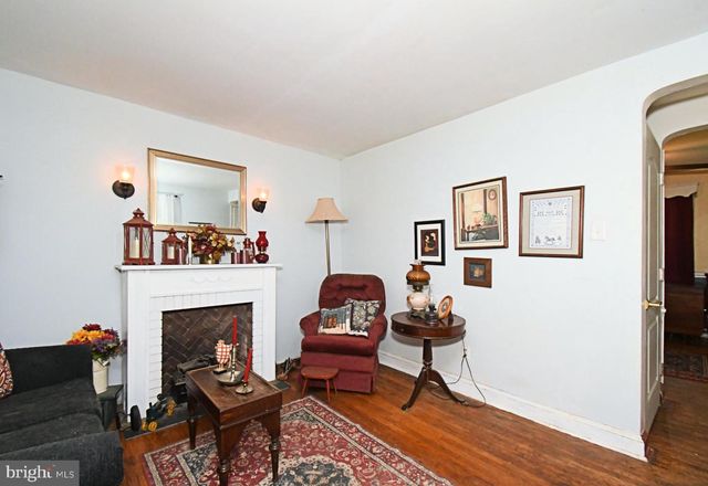 385 E MAGNOLIA DR, Morrisville, PA 19067
