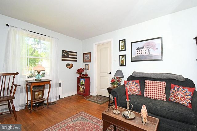 385 E MAGNOLIA DR, Morrisville, PA 19067