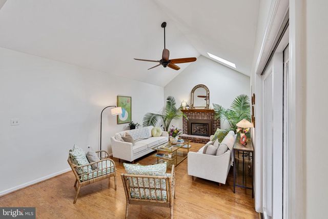 1439 MILLIKENS BEND RD, Herndon, VA 20170