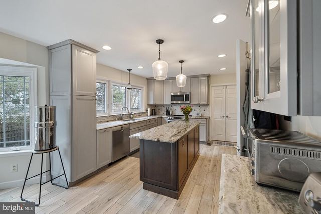 1439 MILLIKENS BEND RD, Herndon, VA 20170