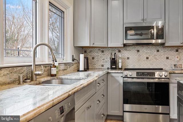 1439 MILLIKENS BEND RD, Herndon, VA 20170