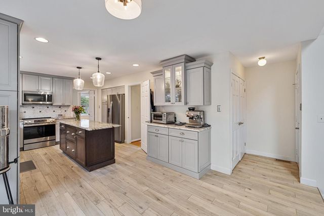 1439 MILLIKENS BEND RD, Herndon, VA 20170