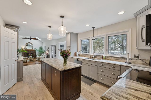 1439 MILLIKENS BEND RD, Herndon, VA 20170