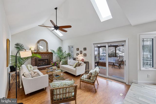 1439 MILLIKENS BEND RD, Herndon, VA 20170