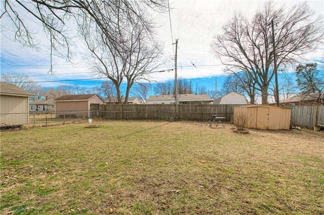 10409 E 26th Street S, Independence, MO 64052