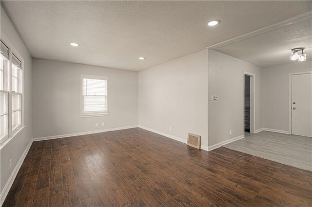 10409 E 26th Street S, Independence, MO 64052