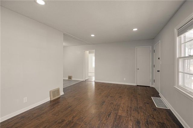 10409 E 26th Street S, Independence, MO 64052