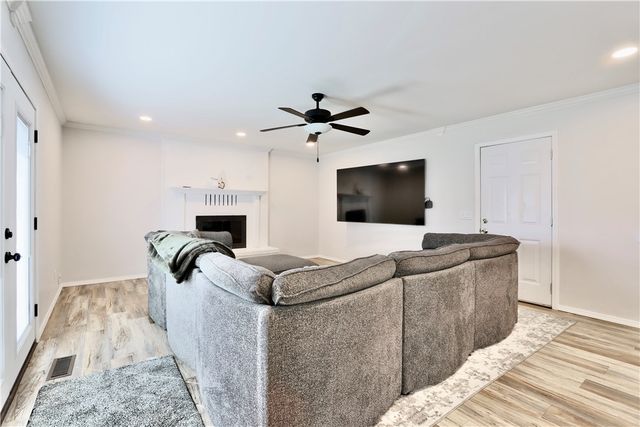 1227 W Countrywood Circle, Rogers, AR 72756