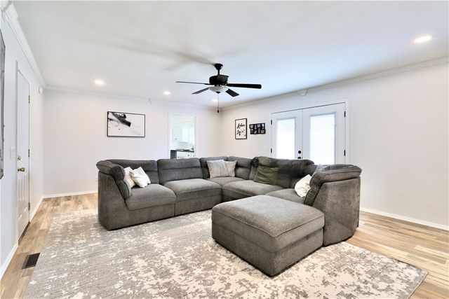 1227 W Countrywood Circle, Rogers, AR 72756