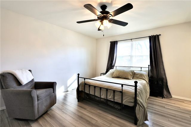 1227 W Countrywood Circle, Rogers, AR 72756