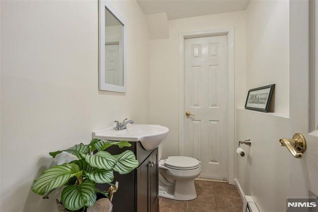 41 Shongum Road, Randolph Township, NJ 07869