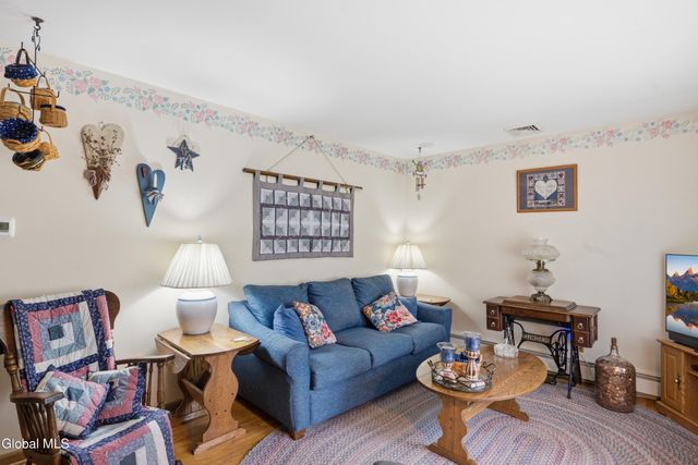 1684 Roma, Schenectady, NY 12306