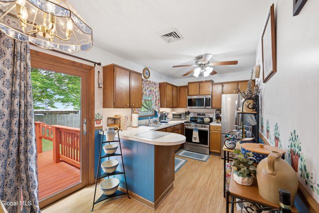 1684 Roma, Schenectady, NY 12306