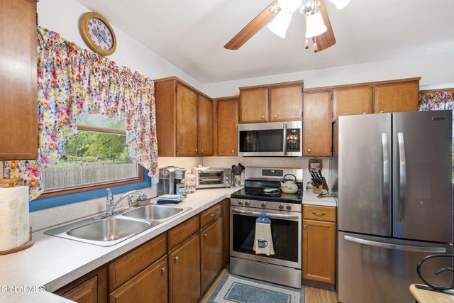 1684 Roma, Schenectady, NY 12306