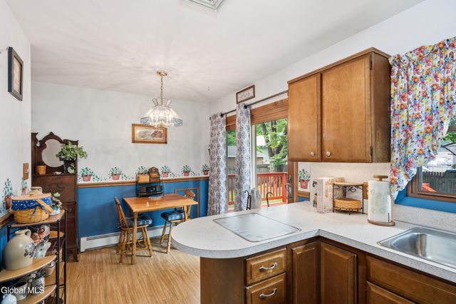 1684 Roma, Schenectady, NY 12306