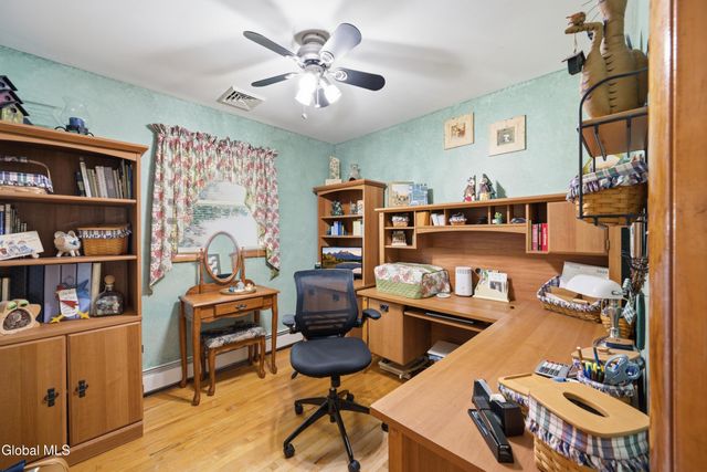 1684 Roma, Schenectady, NY 12306