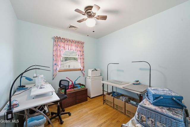 1684 Roma, Schenectady, NY 12306