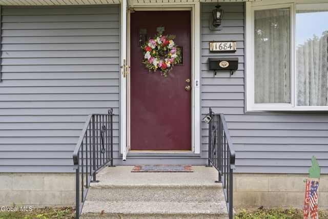 1684 Roma, Schenectady, NY 12306