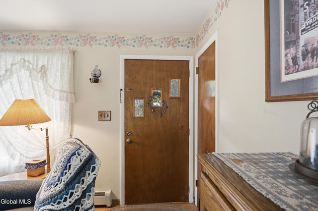 1684 Roma, Schenectady, NY 12306