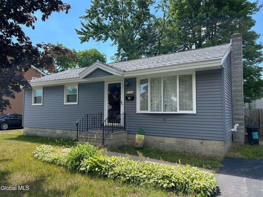 1684 Roma, Schenectady, NY 12306