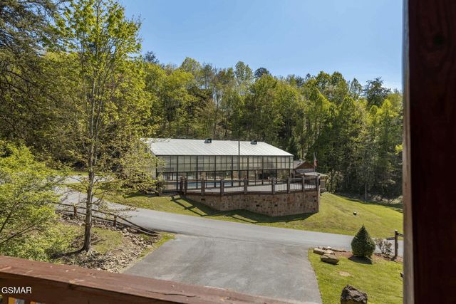 1504 Bears Den Way, Sevierville, TN 37862