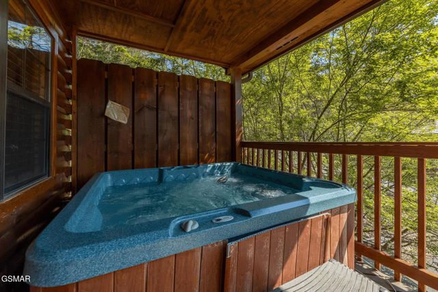 1504 Bears Den Way, Sevierville, TN 37862