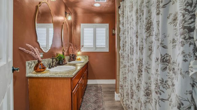 2331 E Woodson Rd, Acampo, CA 95220