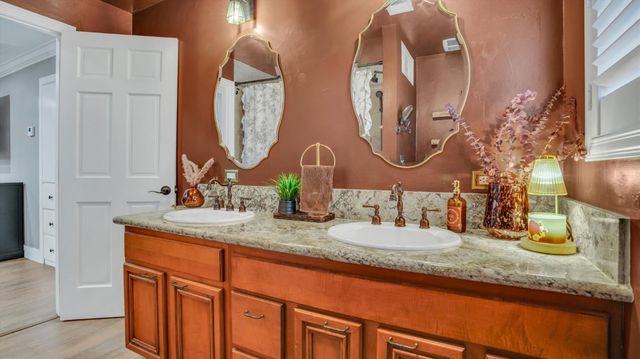 2331 E Woodson Rd, Acampo, CA 95220