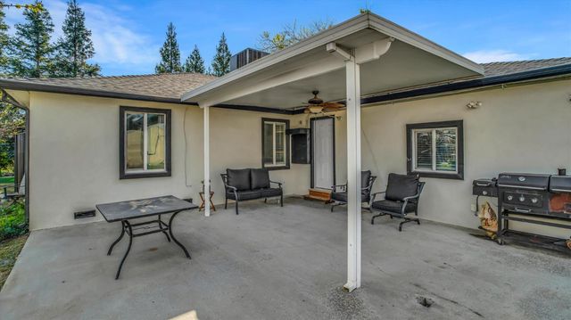 2331 E Woodson Rd, Acampo, CA 95220