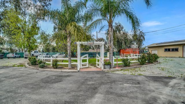 2331 E Woodson Rd, Acampo, CA 95220