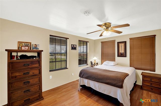 4418 E State Highway 97, Nixon, TX 78140