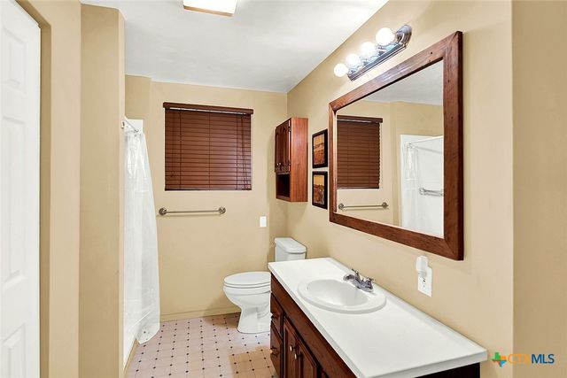 4418 E State Highway 97, Nixon, TX 78140