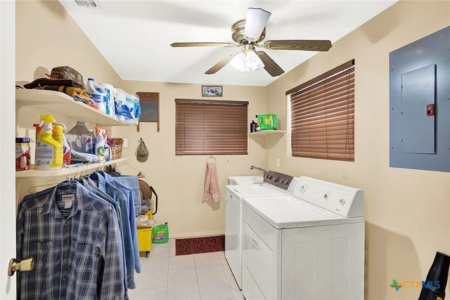 4418 E State Highway 97, Nixon, TX 78140