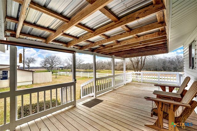 4418 E State Highway 97, Nixon, TX 78140