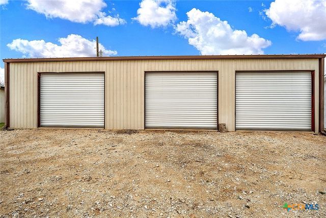 4418 E State Highway 97, Nixon, TX 78140