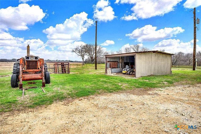 4418 E State Highway 97, Nixon, TX 78140