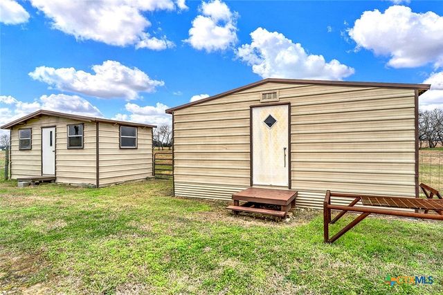 4418 E State Highway 97, Nixon, TX 78140